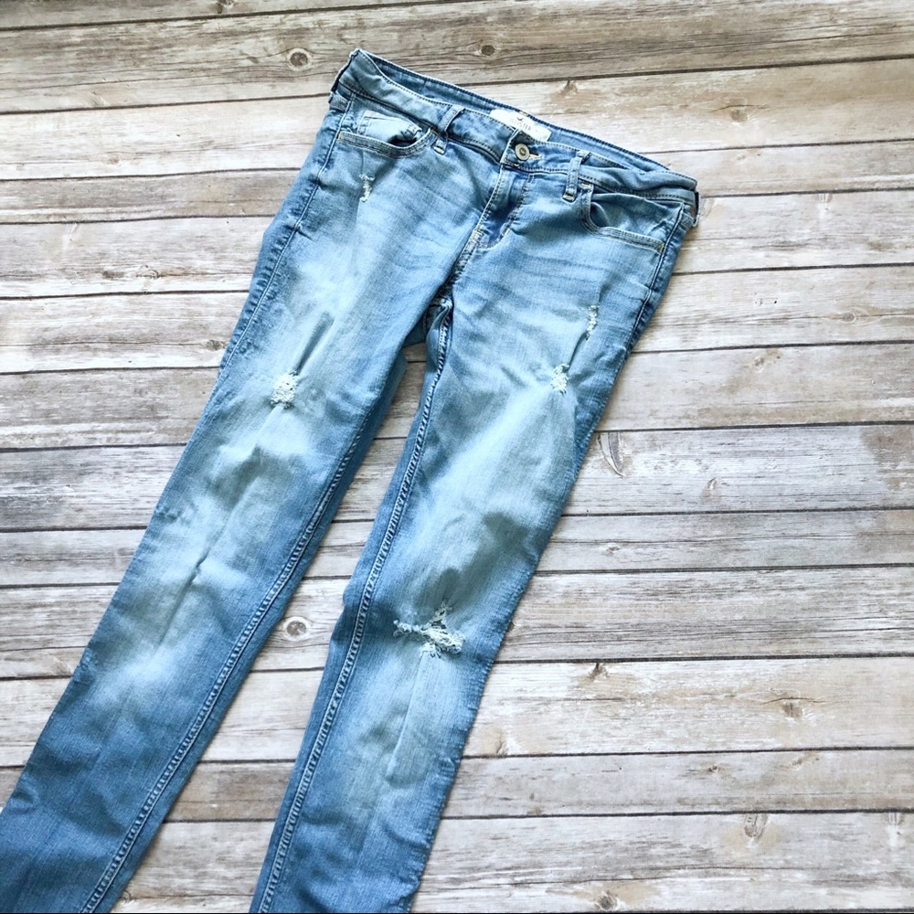 Hollister Light Wash Distressed Skinny Jeans - Picture 7 of 8
